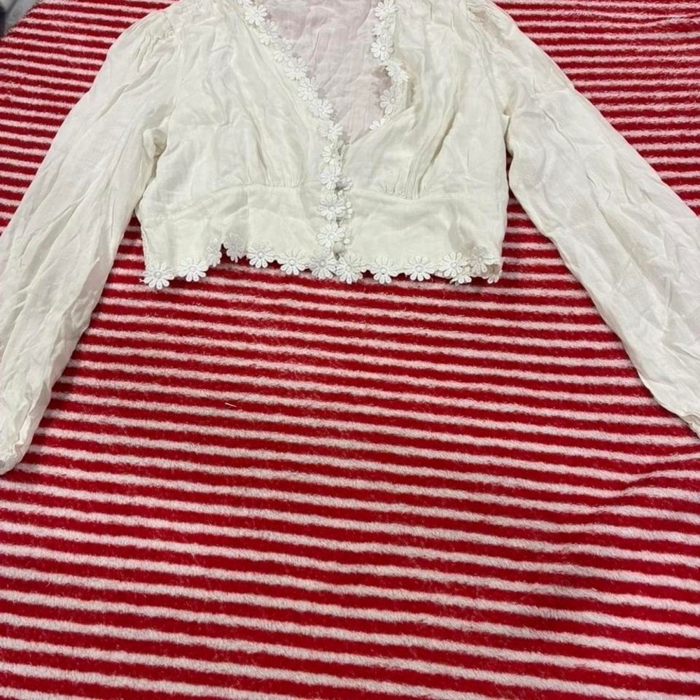 White lace long sleeve blouse # V- neck puff long sleeve Brand Rose/Gray SKU18